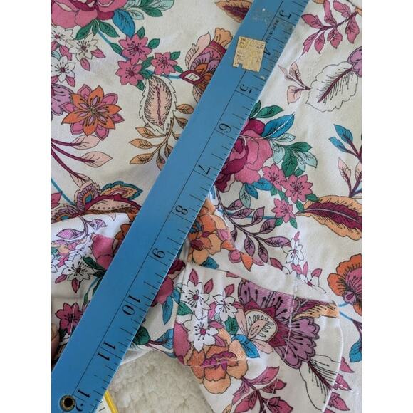 a.n.a womens white pink floral twill shorts pockets Size 12 - Picture 3 of 8